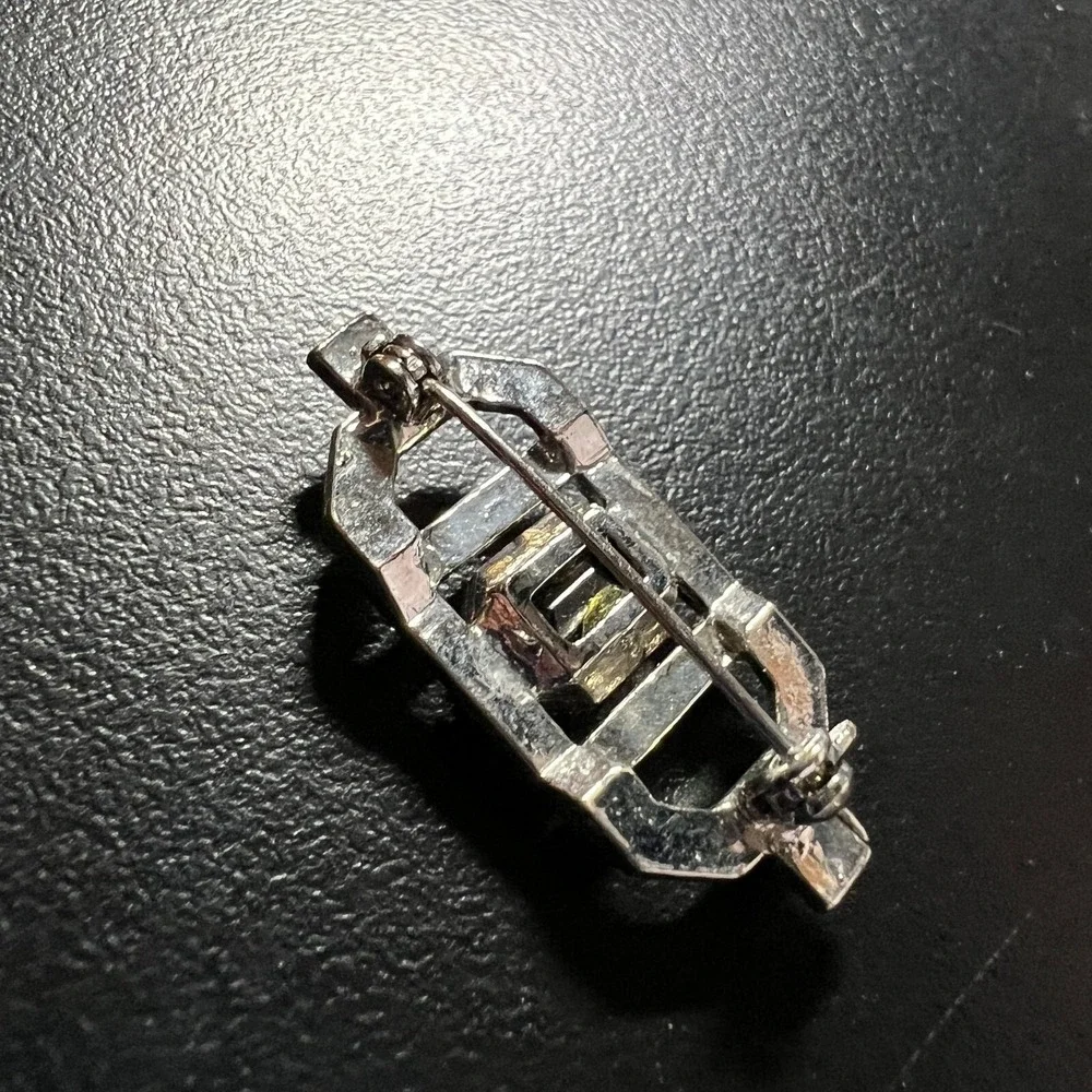 Vintage Rectangular Brooch Clear Rhinestone Black Stone‎ Center Silver Tone Pin
